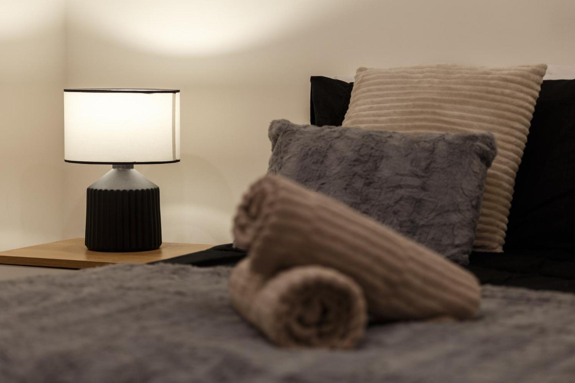 Modern And Cozy Two-Bed Apartment In Bradford Bradford  Esterno foto