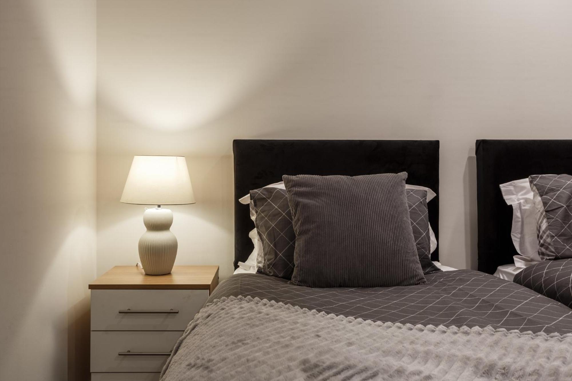Modern And Cozy Two-Bed Apartment In Bradford Bradford  Esterno foto