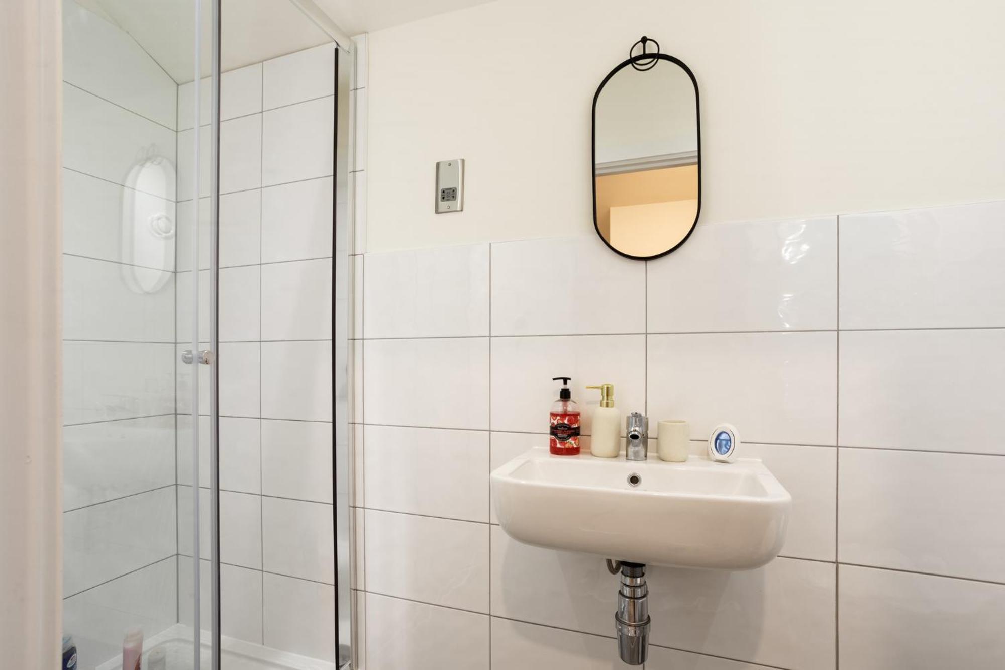 Modern And Cozy Two-Bed Apartment In Bradford Bradford  Esterno foto