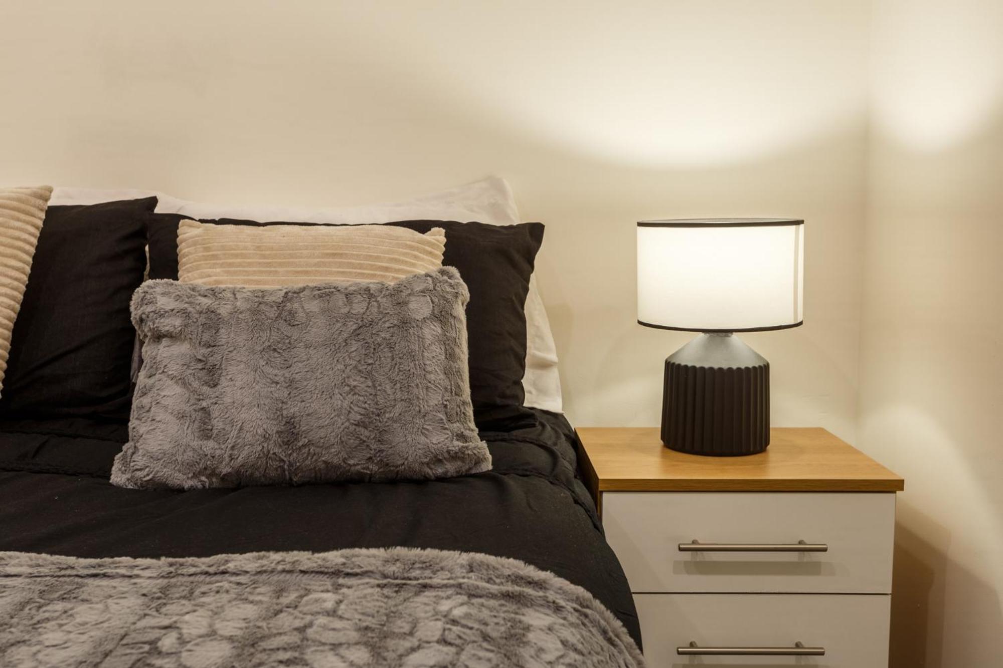 Modern And Cozy Two-Bed Apartment In Bradford Bradford  Esterno foto